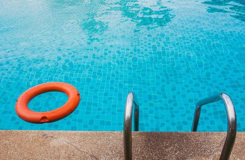 como comprobar la calidad del agua de la piscina